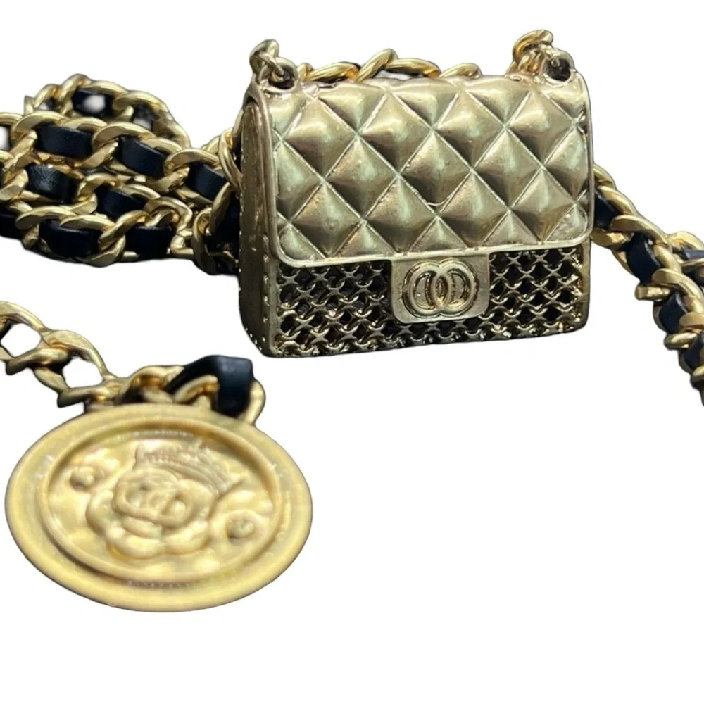 🌸LIKE NEW🌸 Anthropologie Gold Chain Charm Belt with Mini Purse, Size OS - Picture 5 of 11